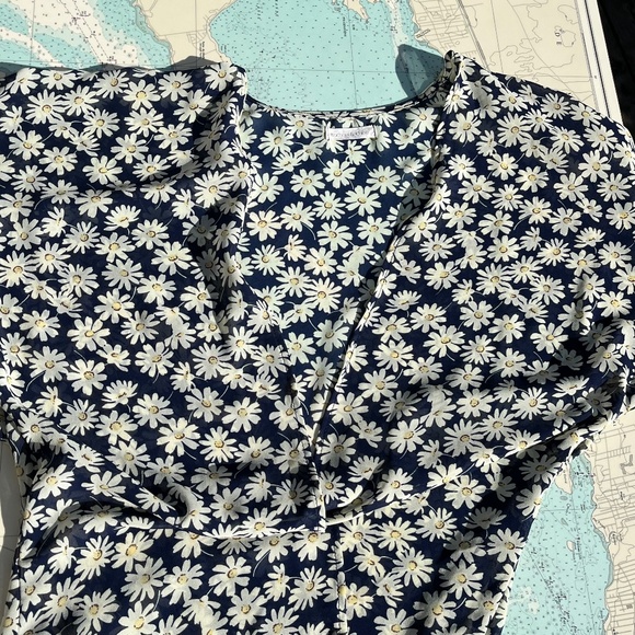 Rachael & Chloe Sheer Daisy Cover Up / Kimono - Picture 2 of 3